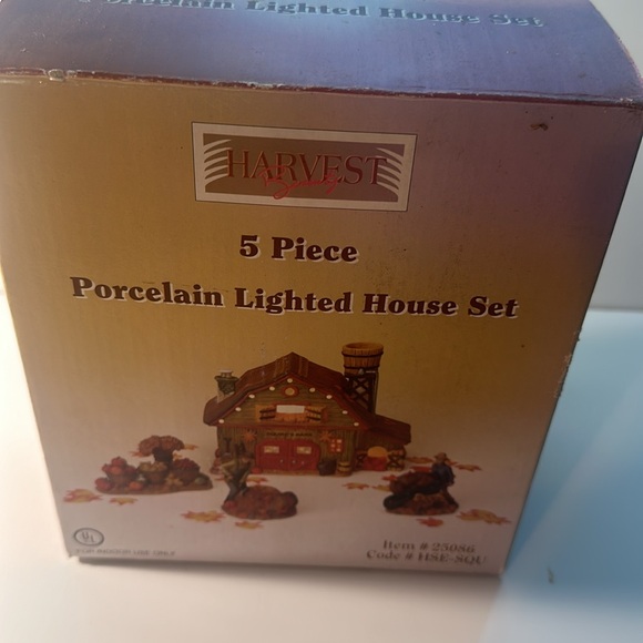 Vintage Harvest Bounty 5 Piece Porcelain Lighted House Set The Squire’s Barn - Picture 3 of 5